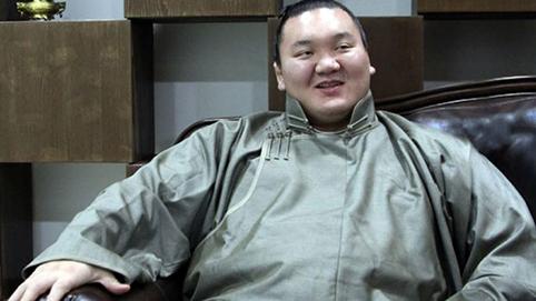 Хакүхо аваргынх бүл нэмж охинтой болжээ